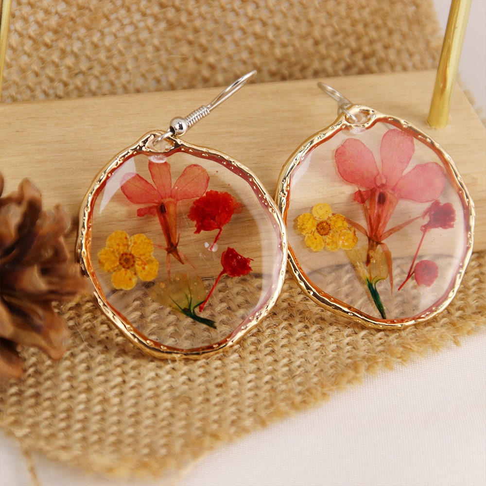 Handmade Dried Flower Round dainty Earring | Real Pressed Flower Jewelry | Personalize Floral Art | Lobelia | Daisy | forget me not | Pearl