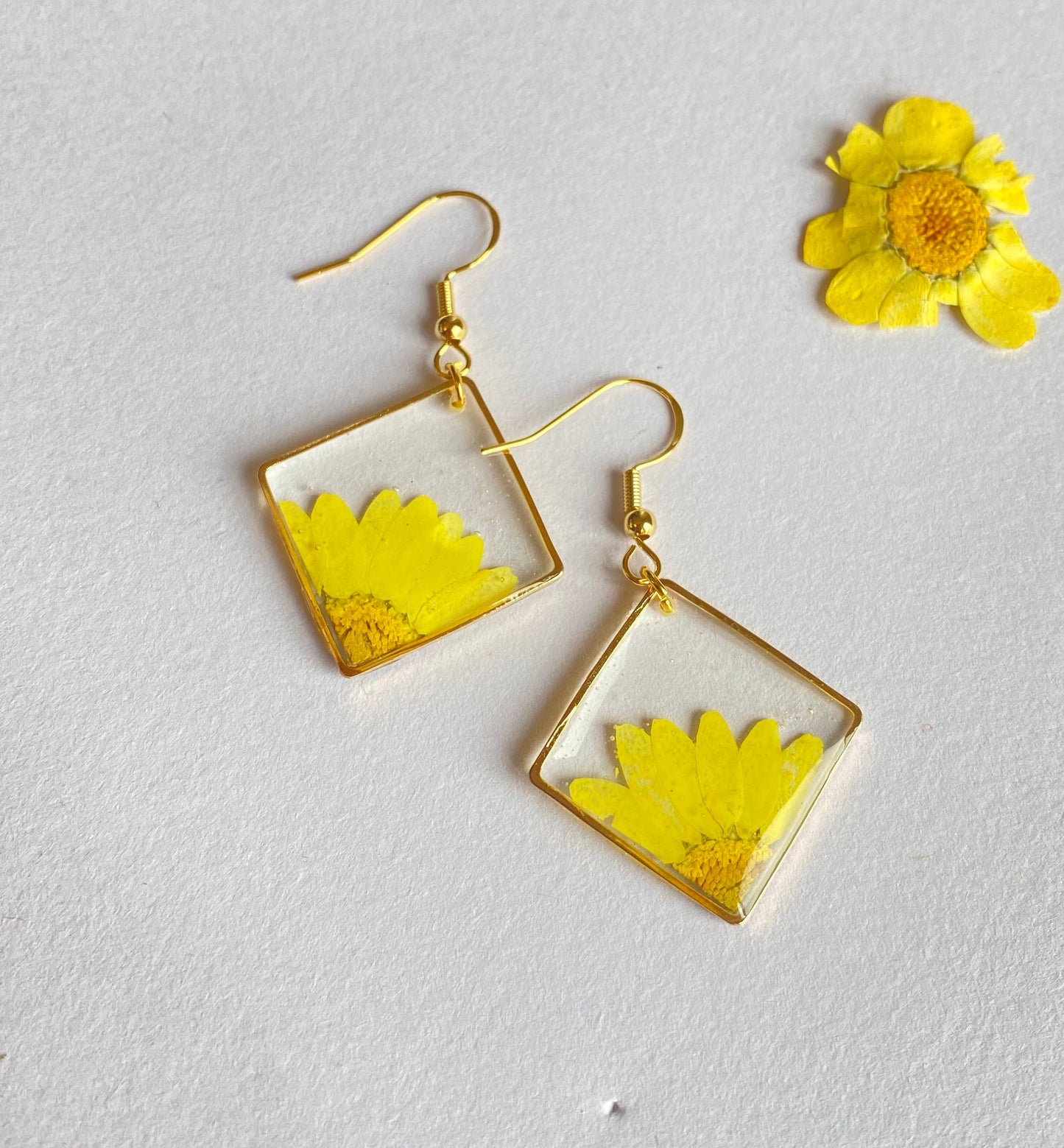 April Birth Flower Daisy Handmade Resin Earrings | Floral Pressed Chrysanthemum Jewelry In White | Blue | Yellow | Orange | Gift for Her