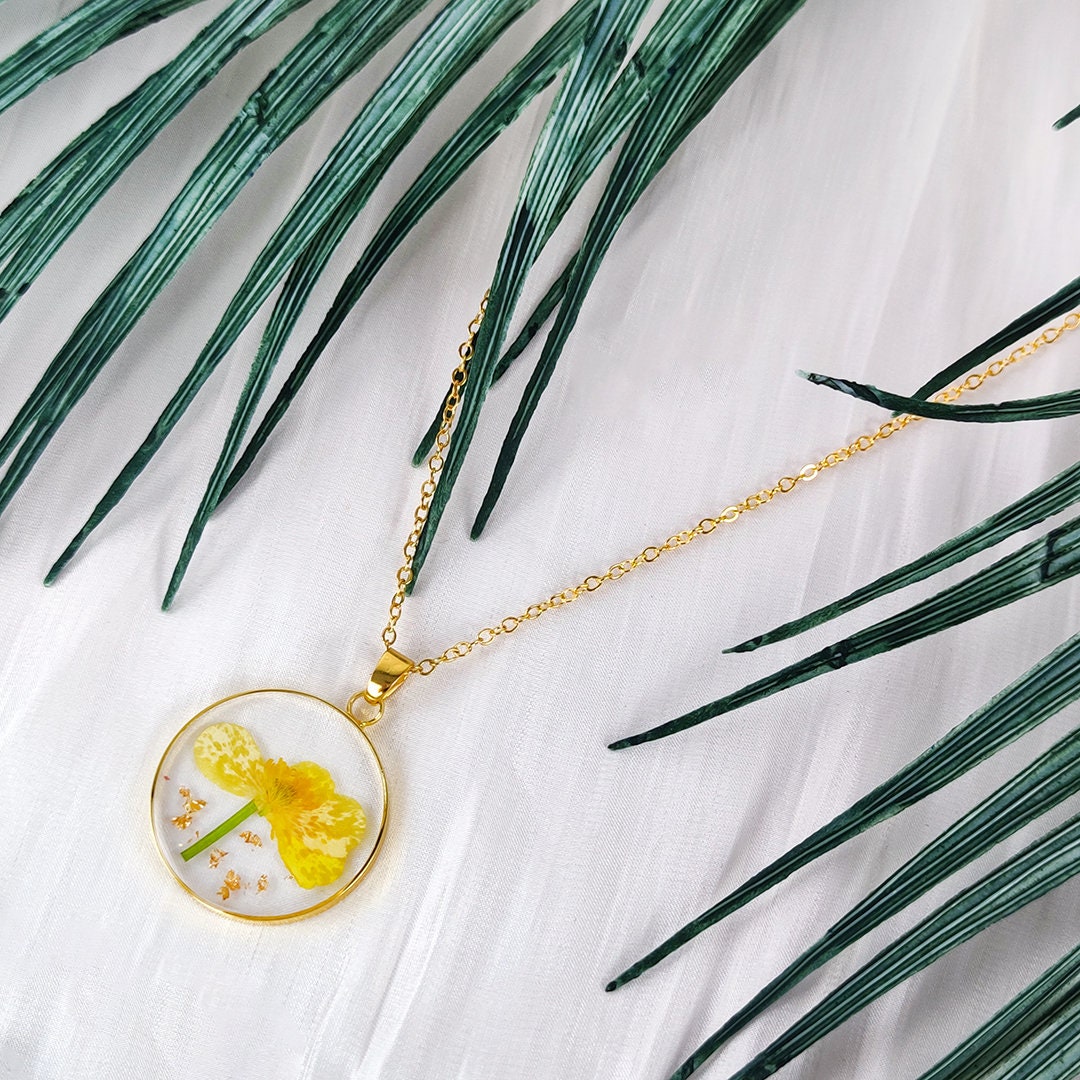 Birth flower Necklace of December | Yellow Narcissus Pressed Flower | Handmader Real flower  jewelry  | Best Friend Birthday Gifts